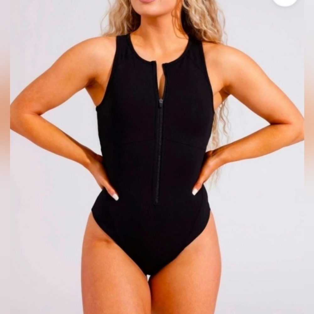 NWT Buffbunny Swimwear Bathing Suit Laguna One Piece Medium Zip Up Compression